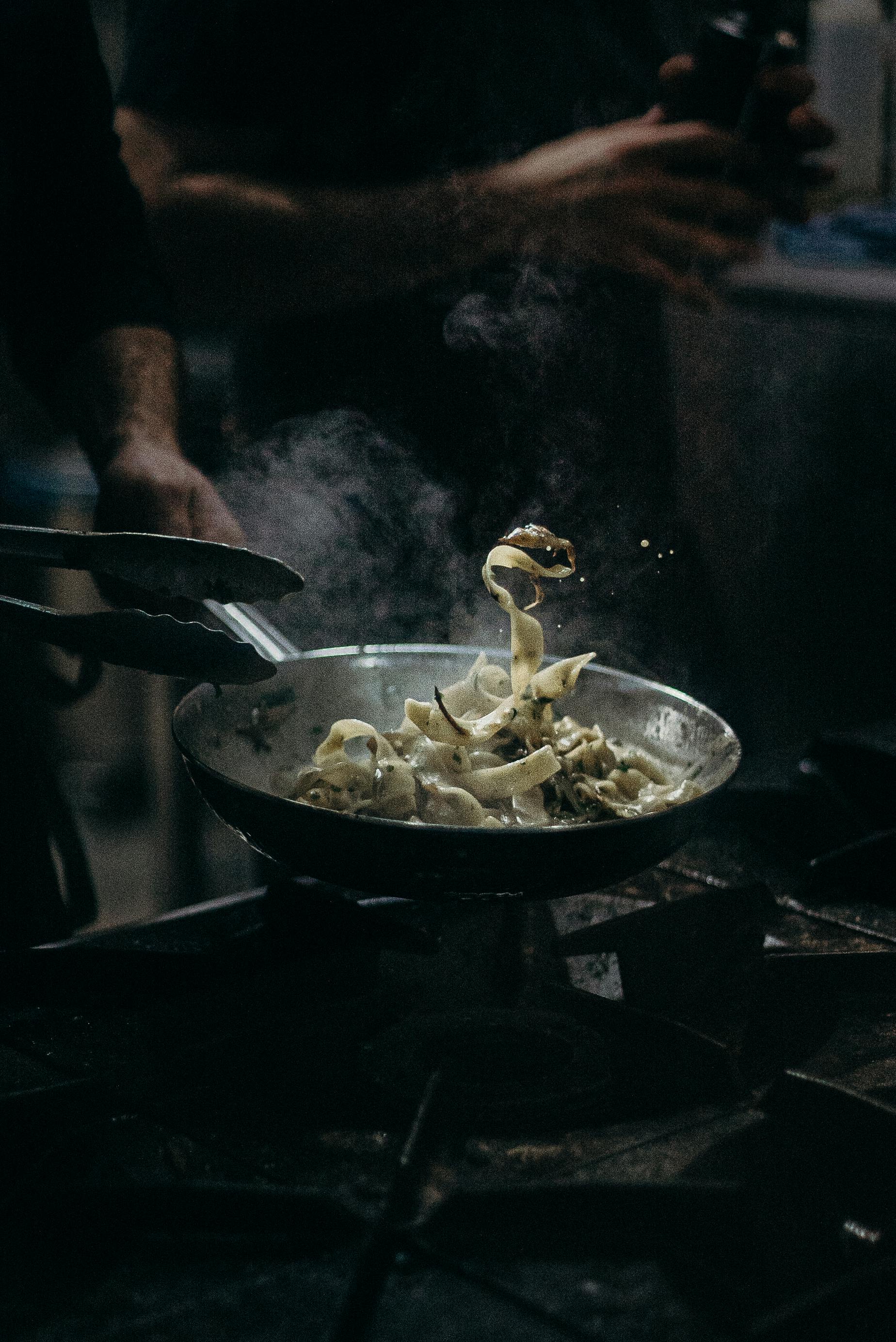 Bulk restaurant fry pans in Canada