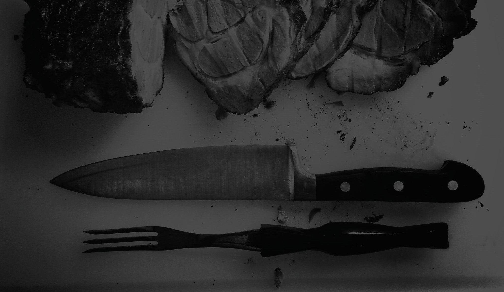 Premium steak knives set featuring stainless steel blades, ideal for restaurants, cafes, and home dining. High-quality knives for precise and clean meat cuts.